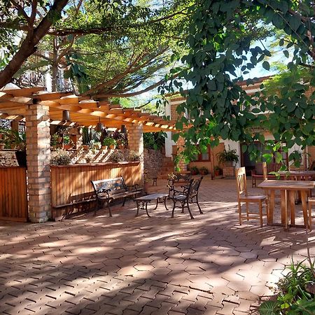 Island Continent Hotel Ivato  エクステリア 写真