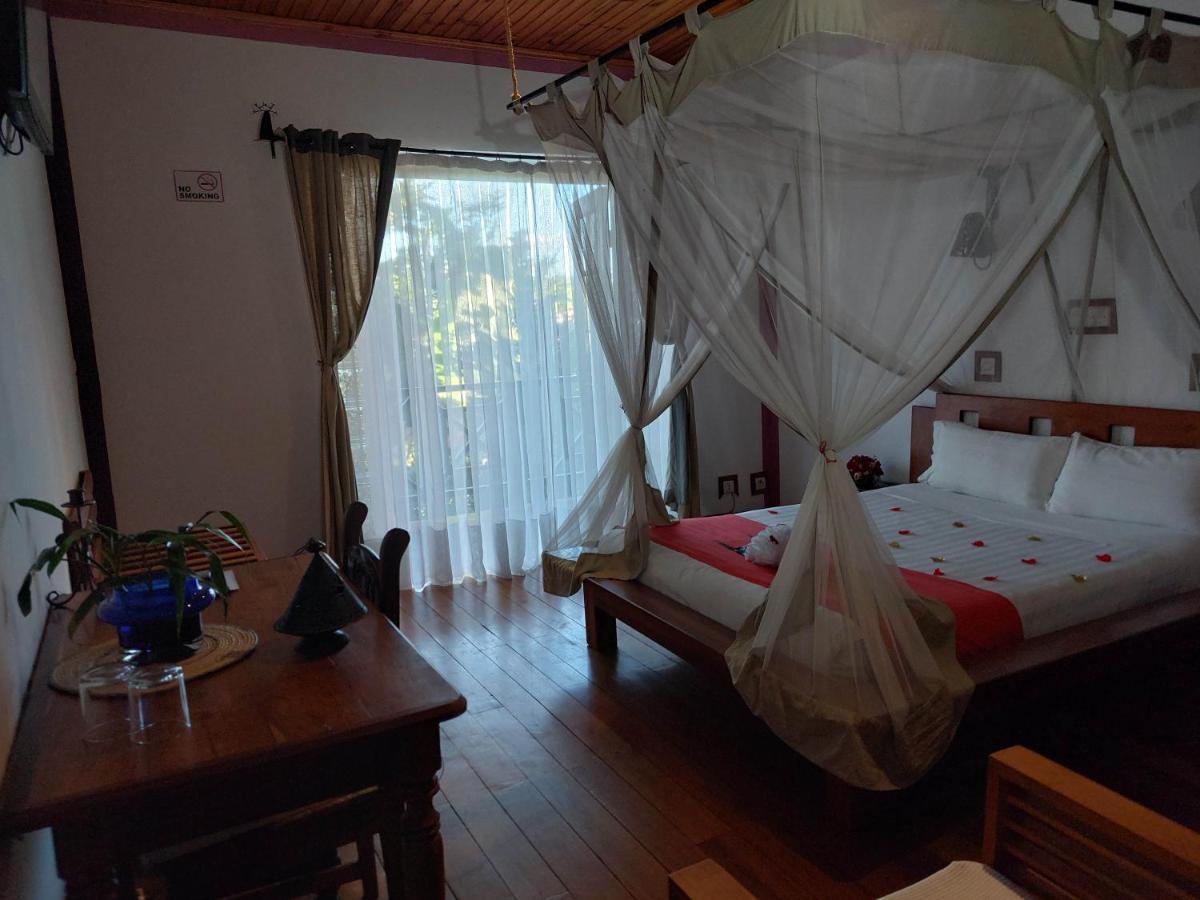 Island Continent Hotel Ivato  エクステリア 写真