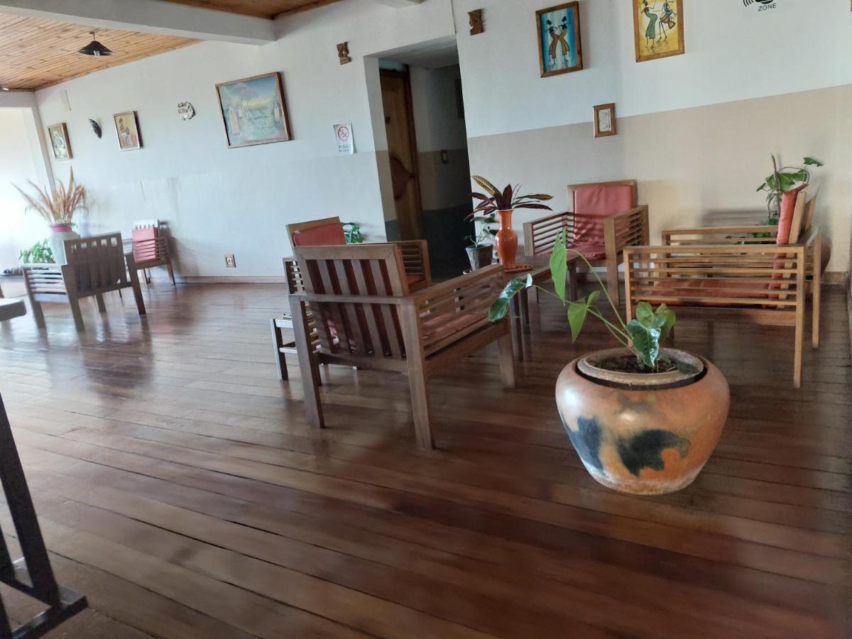 Island Continent Hotel Ivato  エクステリア 写真