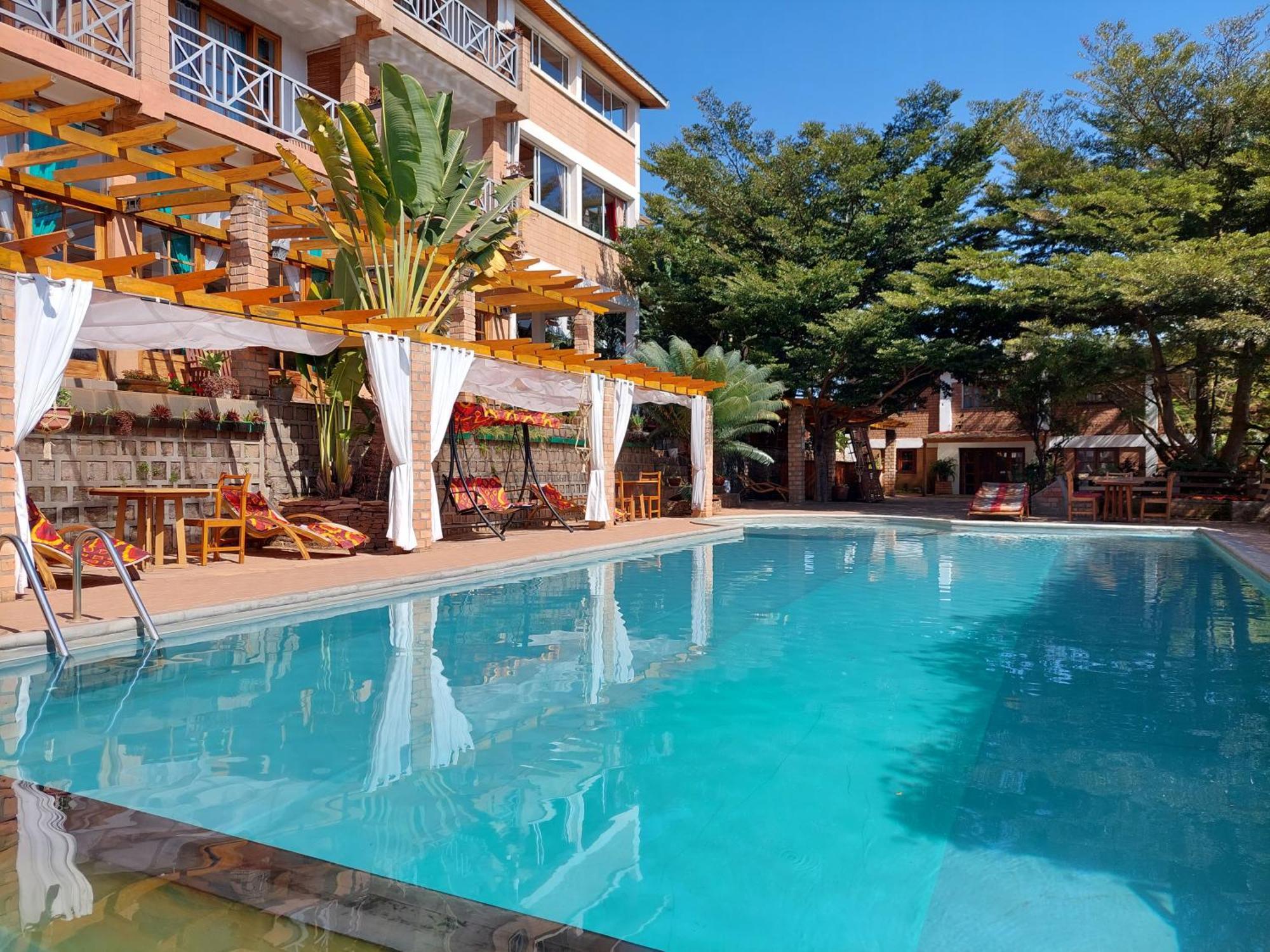 Island Continent Hotel Ivato  エクステリア 写真
