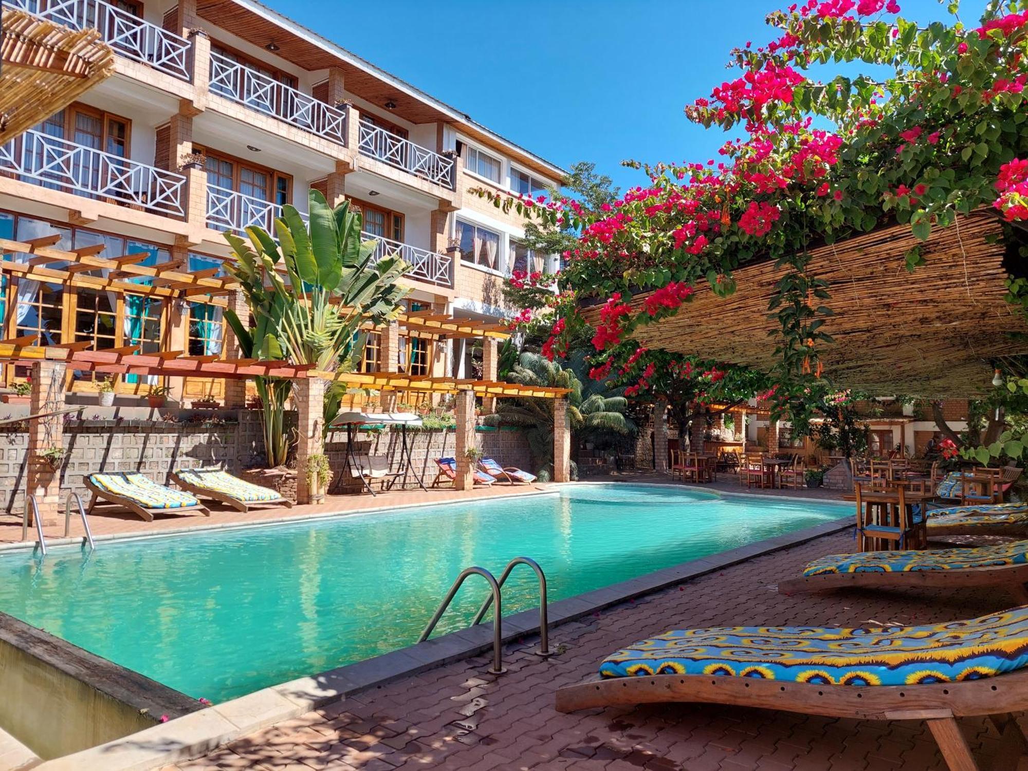 Island Continent Hotel Ivato  エクステリア 写真