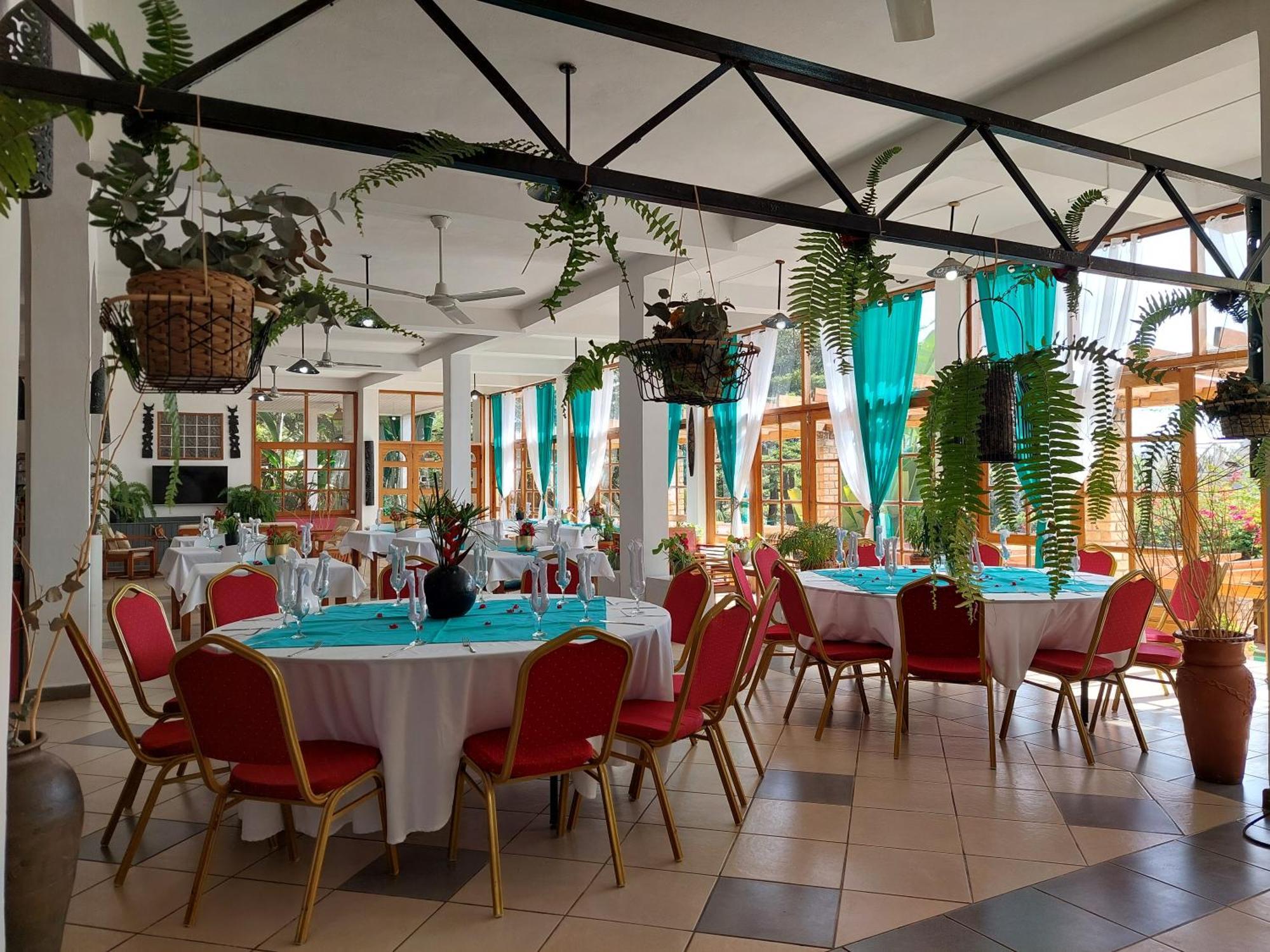 Island Continent Hotel Ivato  エクステリア 写真