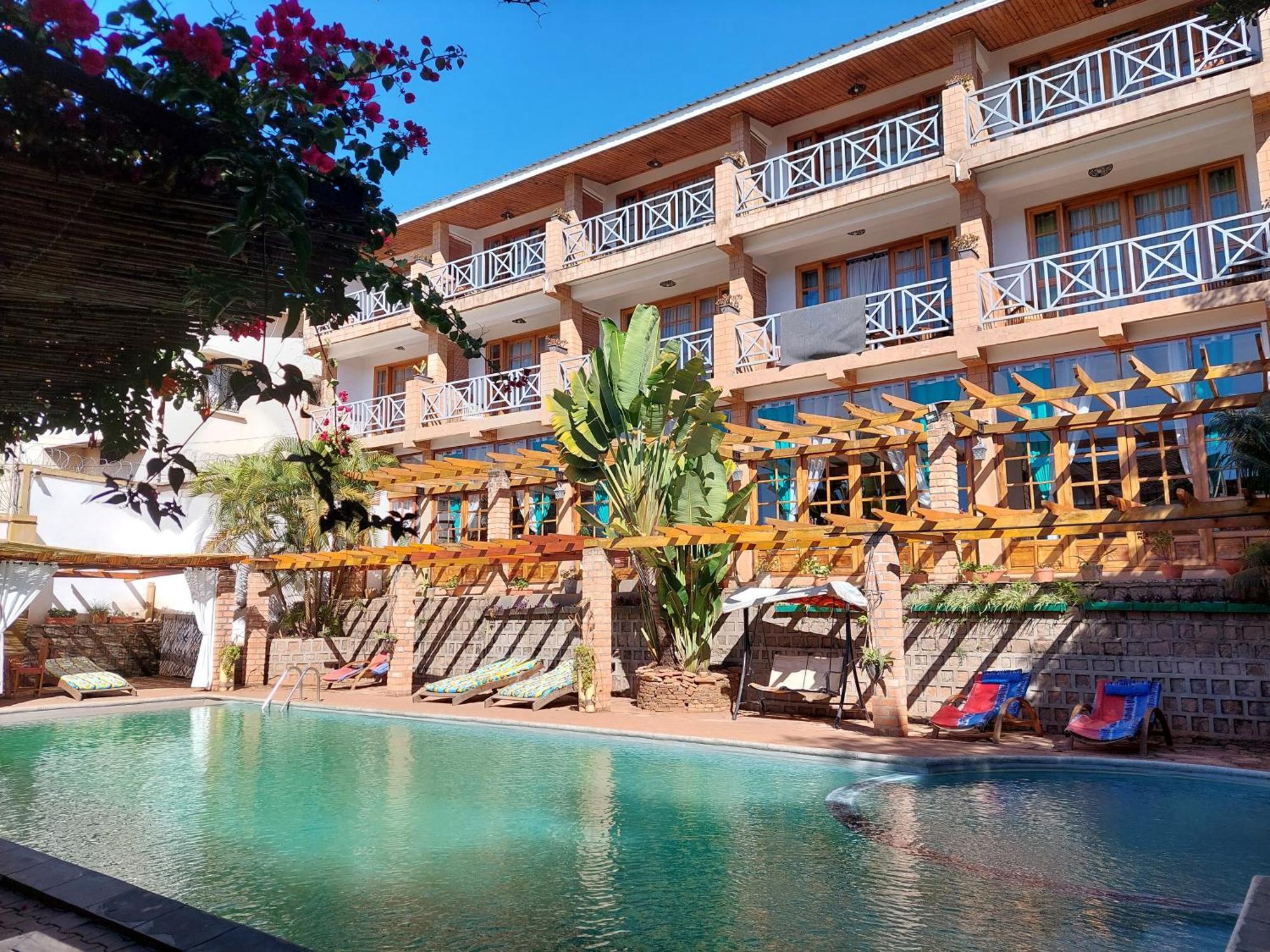 Island Continent Hotel Ivato  エクステリア 写真