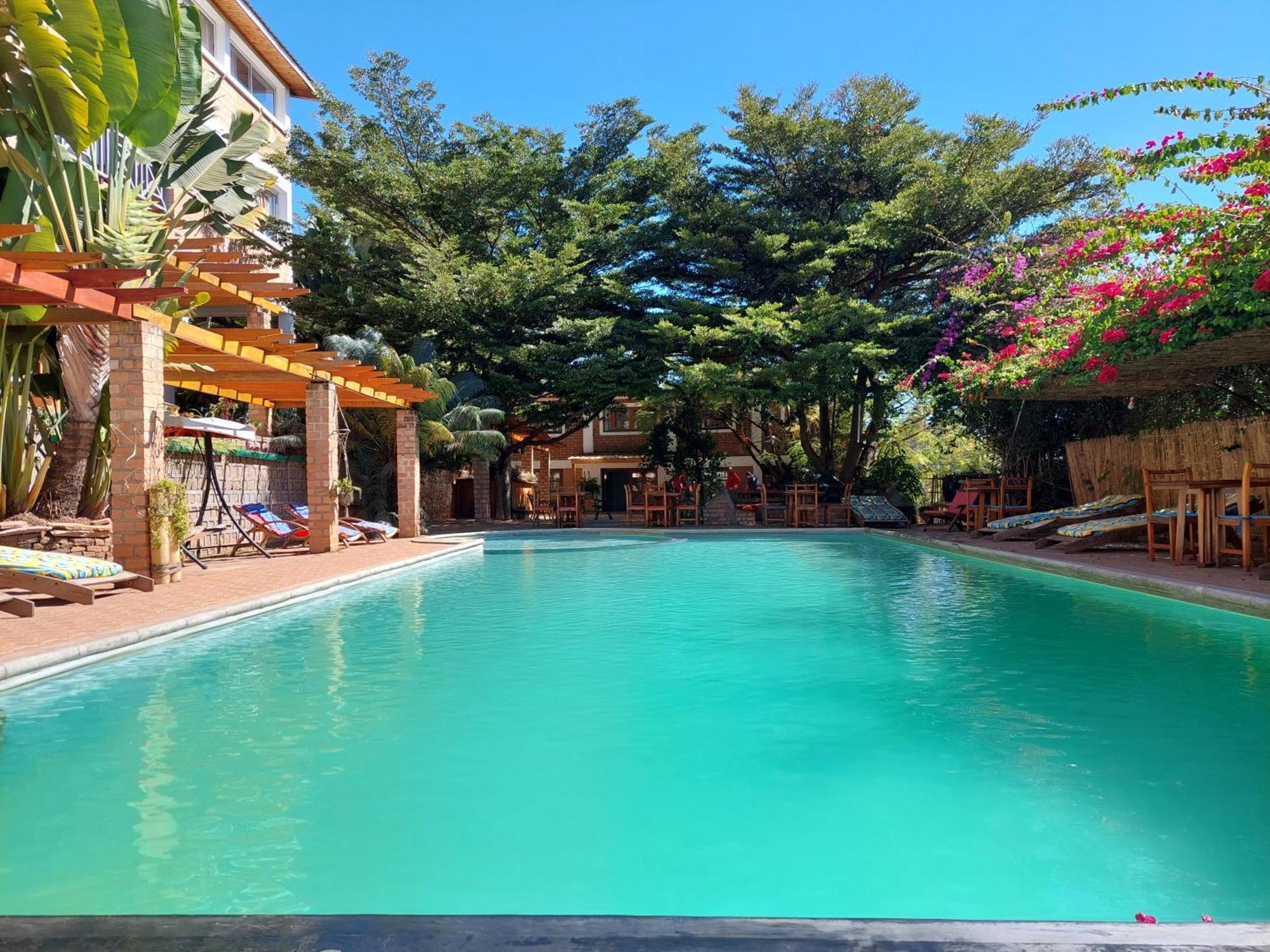 Island Continent Hotel Ivato  エクステリア 写真