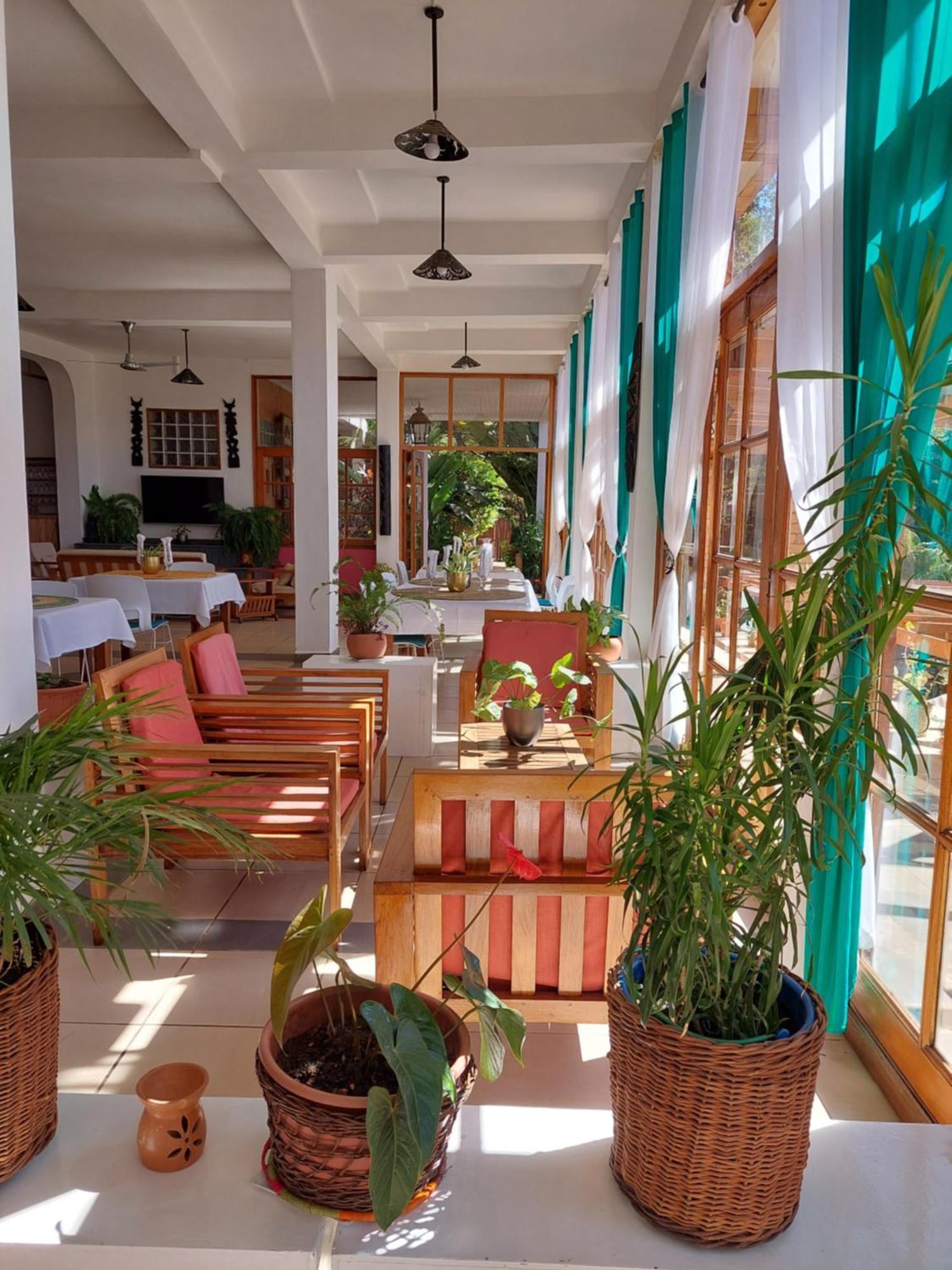 Island Continent Hotel Ivato  エクステリア 写真