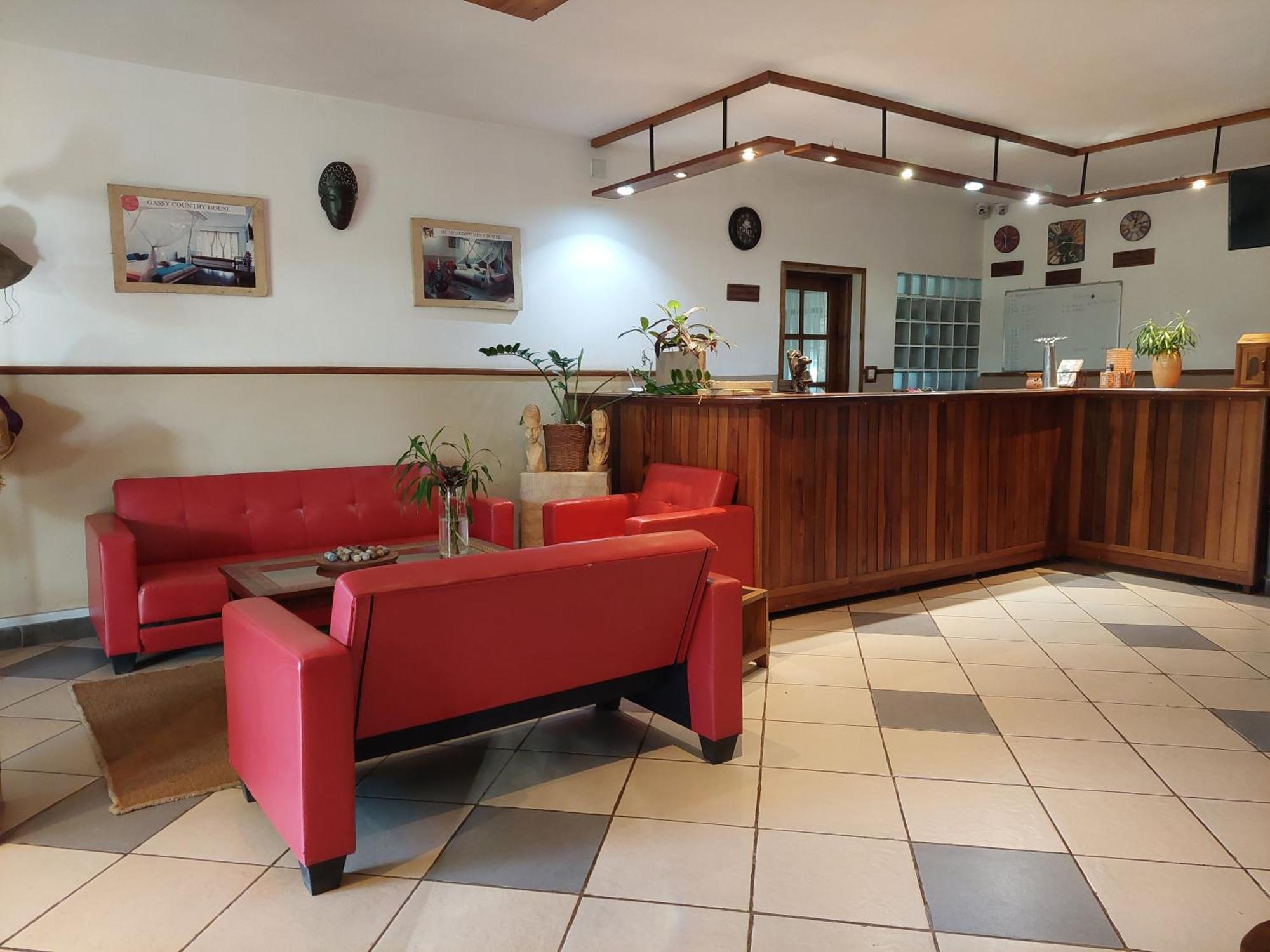 Island Continent Hotel Ivato  エクステリア 写真