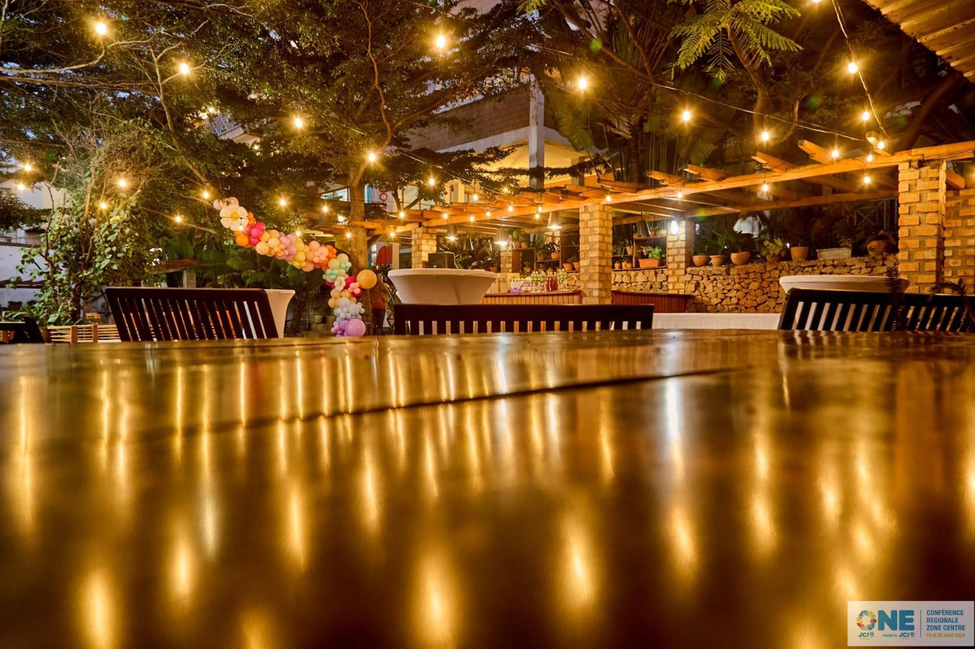 Island Continent Hotel Ivato  エクステリア 写真